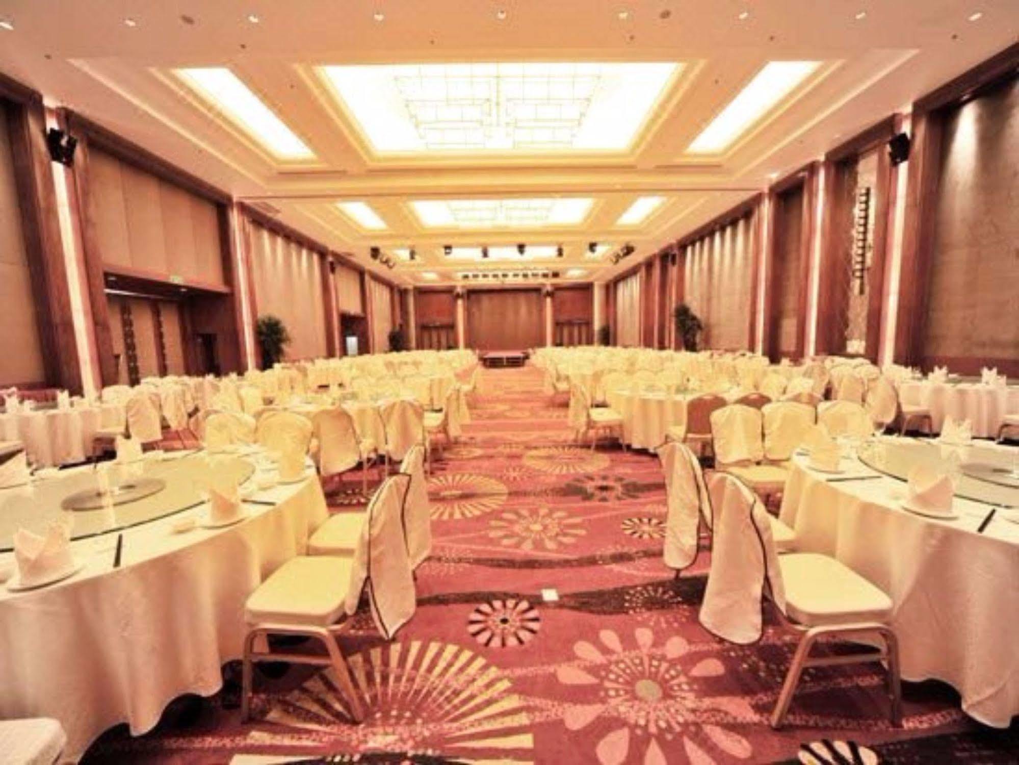 S&N Dalian Hotel Εξωτερικό φωτογραφία