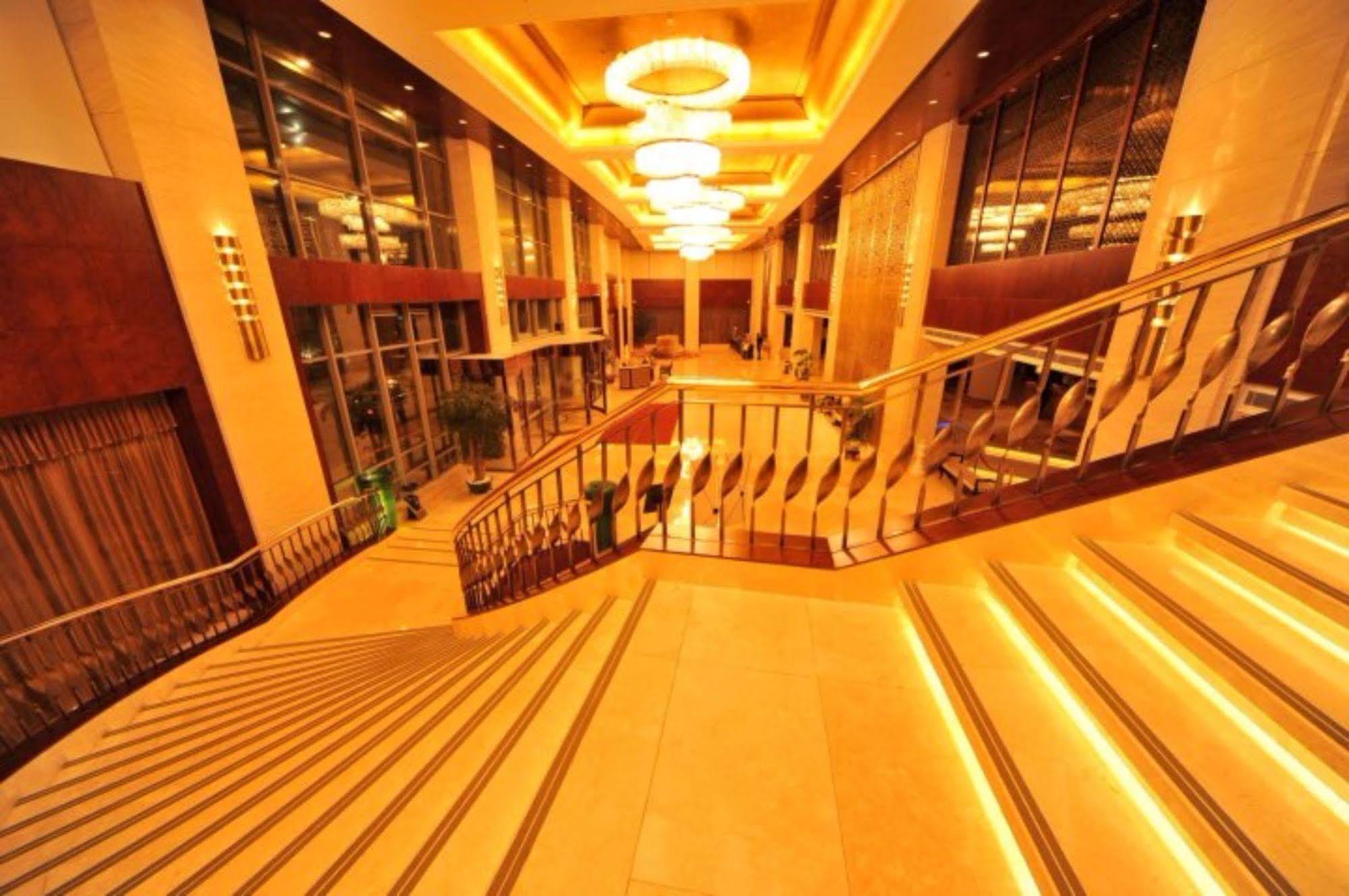 S&N Dalian Hotel Εξωτερικό φωτογραφία